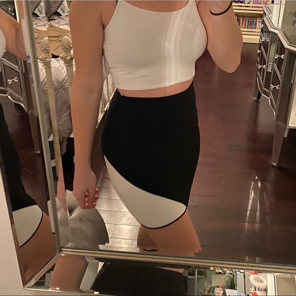 Fitted mini skirt